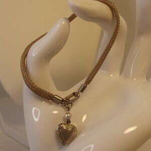 Sarah Coventry Gold Heart Charm Bracelet